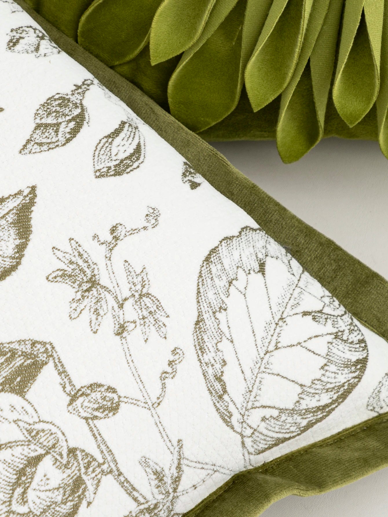 Throw pillow cover with green flower and branch patterns, suitable for living rooms, bedrooms, and car seats.